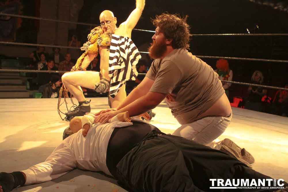 The Cinco de Mayo Freakshow Wrestling event at Knokz Pro Arena in Sun Valley, CA.  Featuring Sinn Bodhi, Scorch the Clown, Rock Riddle, Staysha Randall, Leroy Patterson, Amanda and many others.