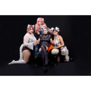 Viksen contacted to me about doing a Kitten session for her and a few frieinds.  Here are the results.